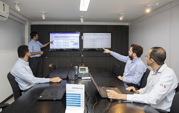 Ingenieursteam von SMS group Metalurgia do Brasil