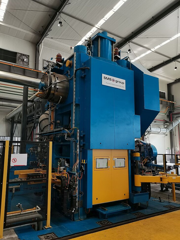 Gesenkschmiedepresse MP2500 und einer Reckwalze ARWS1A