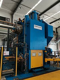 Gesenkschmiedepresse MP2500 und einer Reckwalze ARWS1A